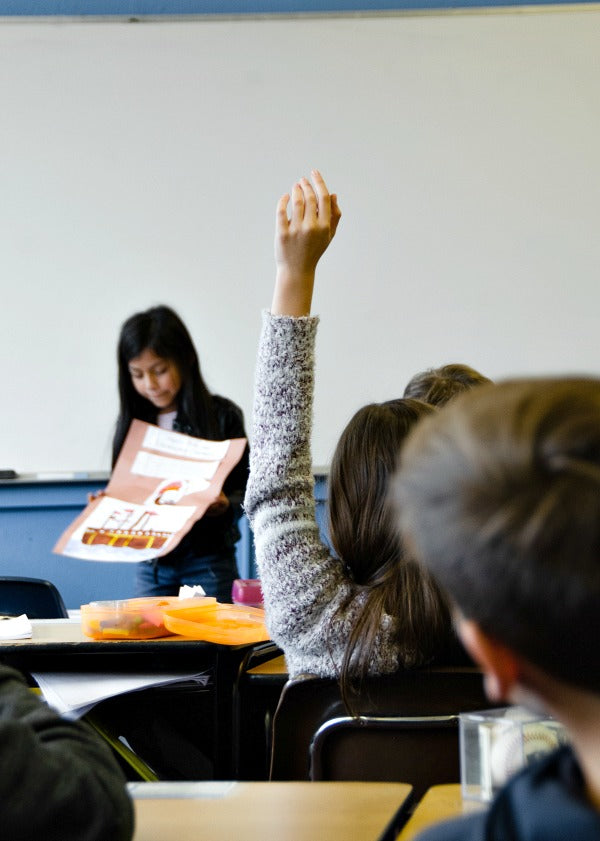 How to encourage virtual classroom etiquette for kids during #covid19. Virtual learning can be a challenge, but with some easy guidelines for kids it's easy to create a calm and considerate environment in the online classroom. #teachers #teachonline #homeschool #homeschooling #virtualclassroom