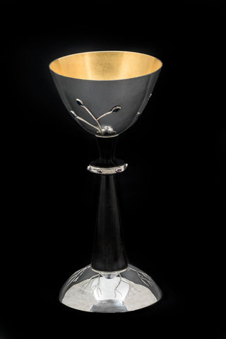 picture of a silver chalice