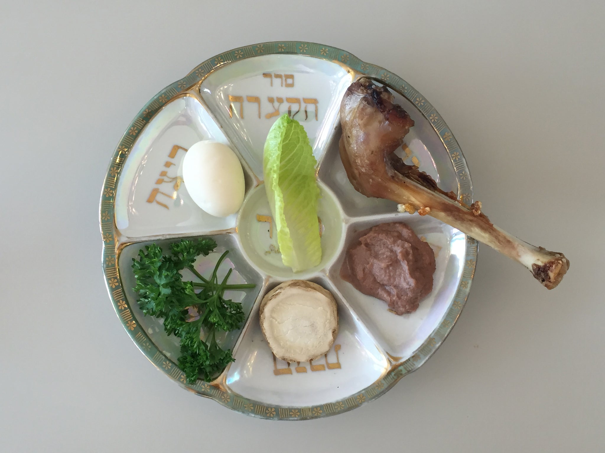 traditional seder plate 