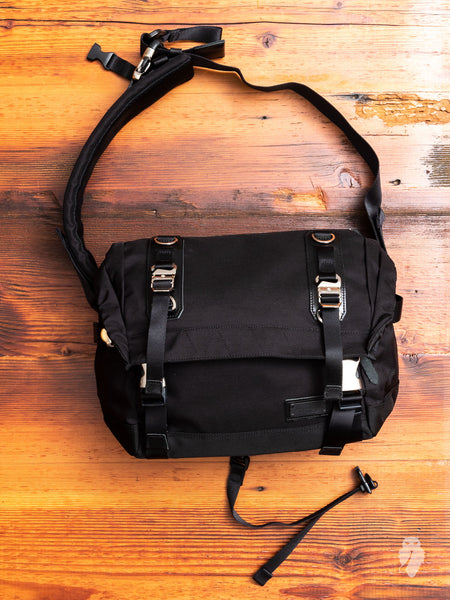 hunter shoulder bag