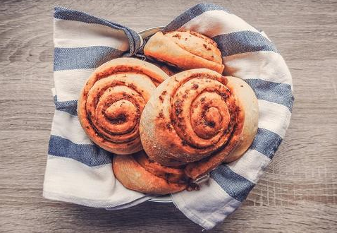 gluten free cinnamon sweet roll