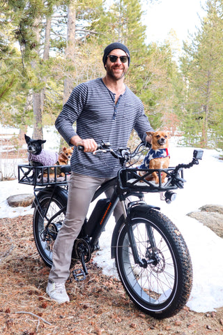 Pet adoption advocate Lee Asher on his RadRover. 3 dogs join him in his front and rear baskets.
