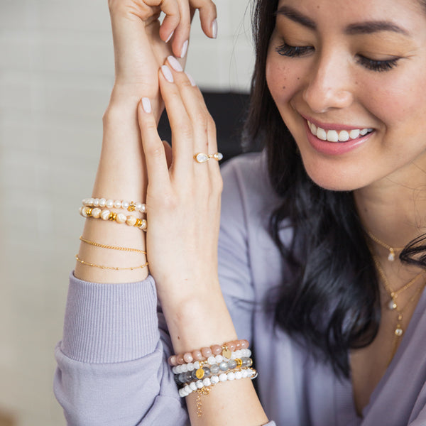how-to-style-dainty-chain-bracelets