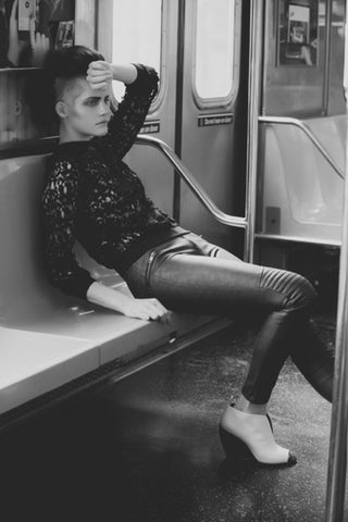kate stoltz riding subway in nyc 