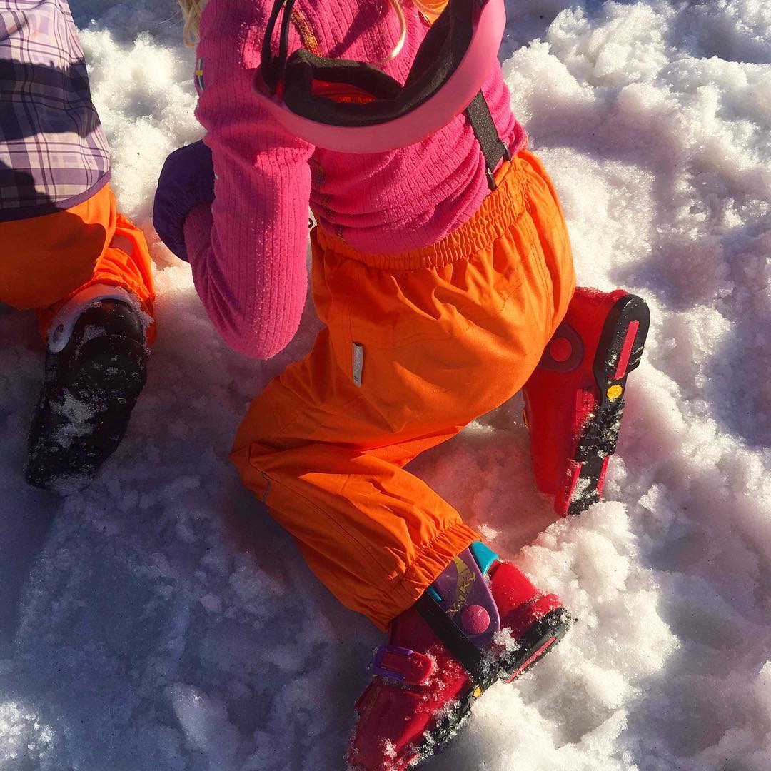 ❄️Testing our waterproof gear in the snow! 🎿🏔