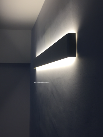 LOMAR Sleek Wall Lamp in White