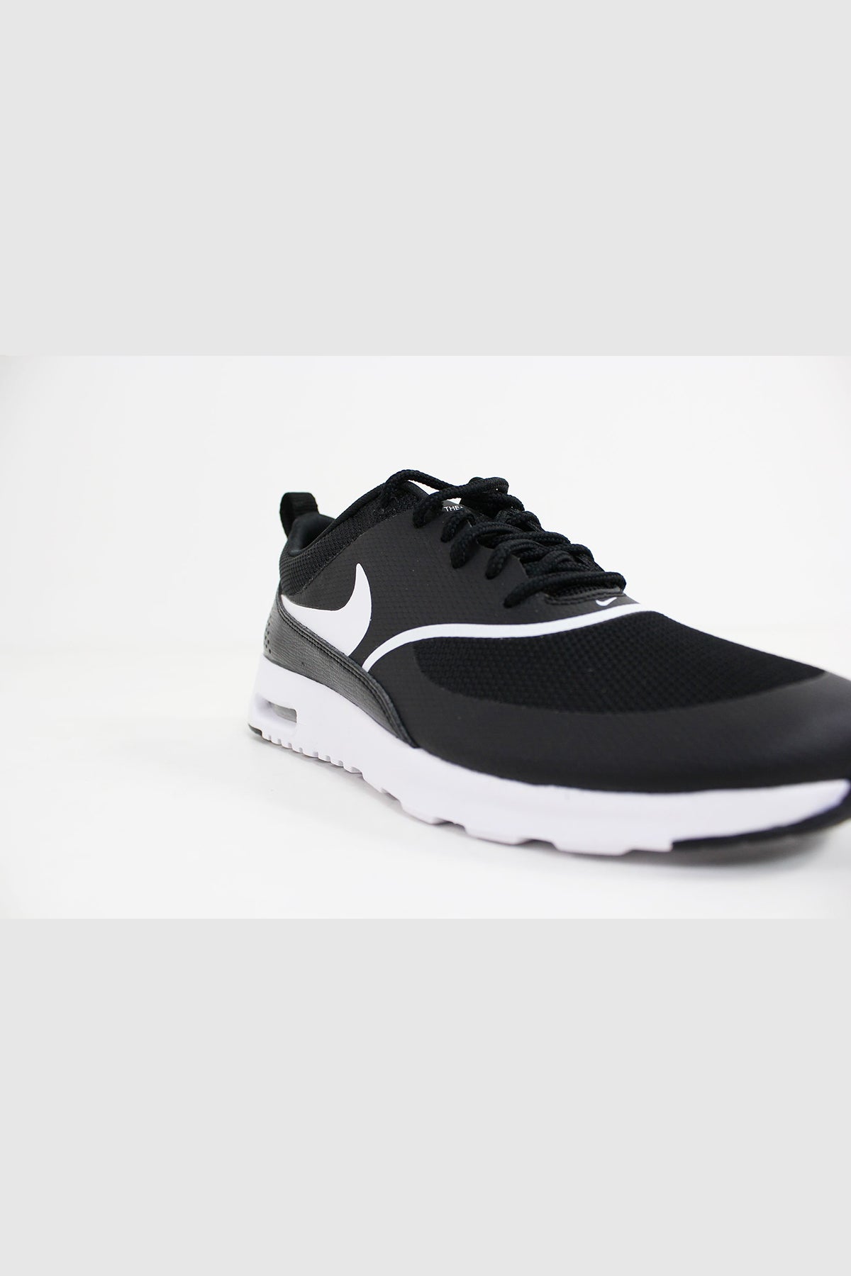 nike thea womens black white