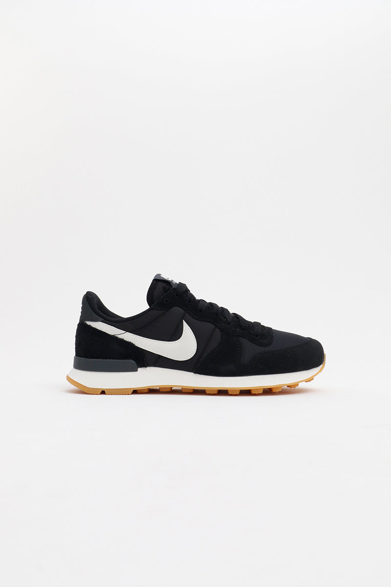 nike internationalist black womens