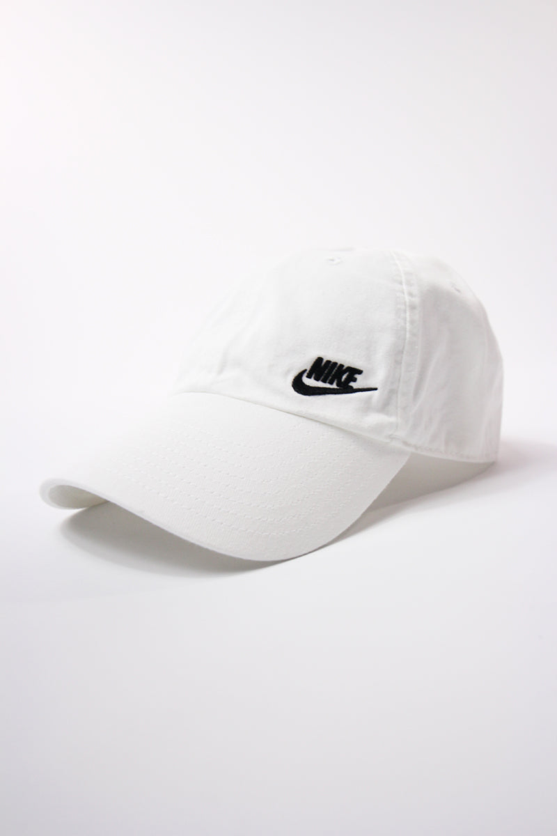 Nike - Sportswear Heritage86 Cap Women (white/black) AO8662-101 –  Sneakerworld