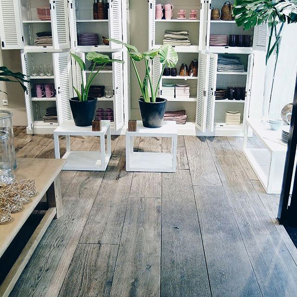 Kings of France 18th Century French Oak Flooring ressembles Reclaimed French Oak Flooring that marries with antique Belgian bluestone, French limestone floors, petite granite floors for classic English interiors, luxury, farmhouse and minimalist homes