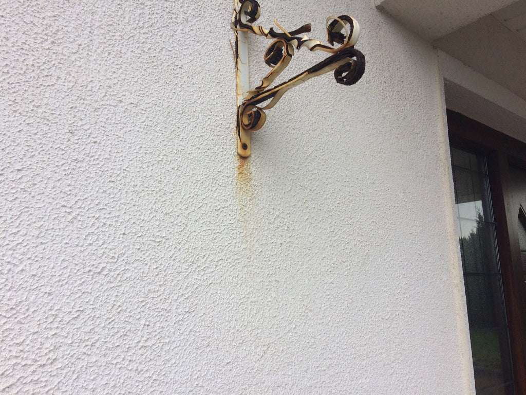 Rust stain on render caused by hanging basket