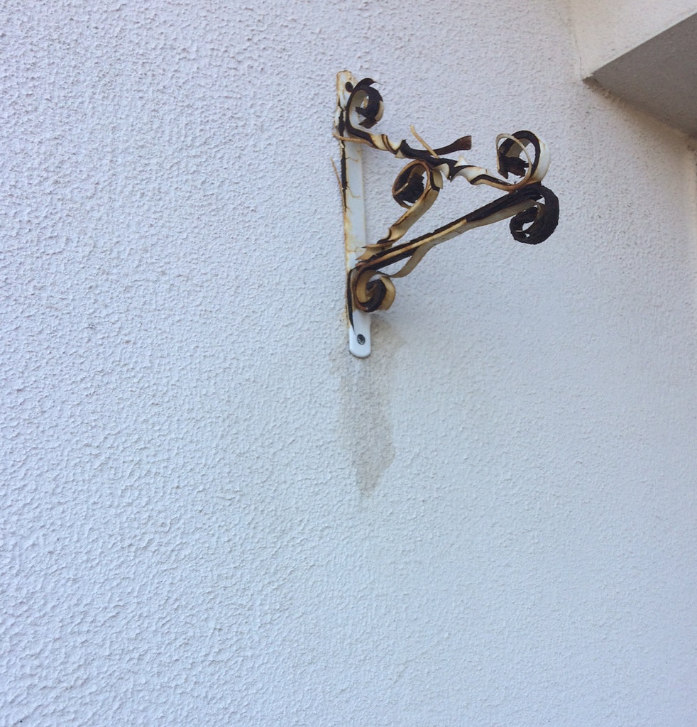 Rust stain on render treated with Benz OxyCleanse rust remover gel