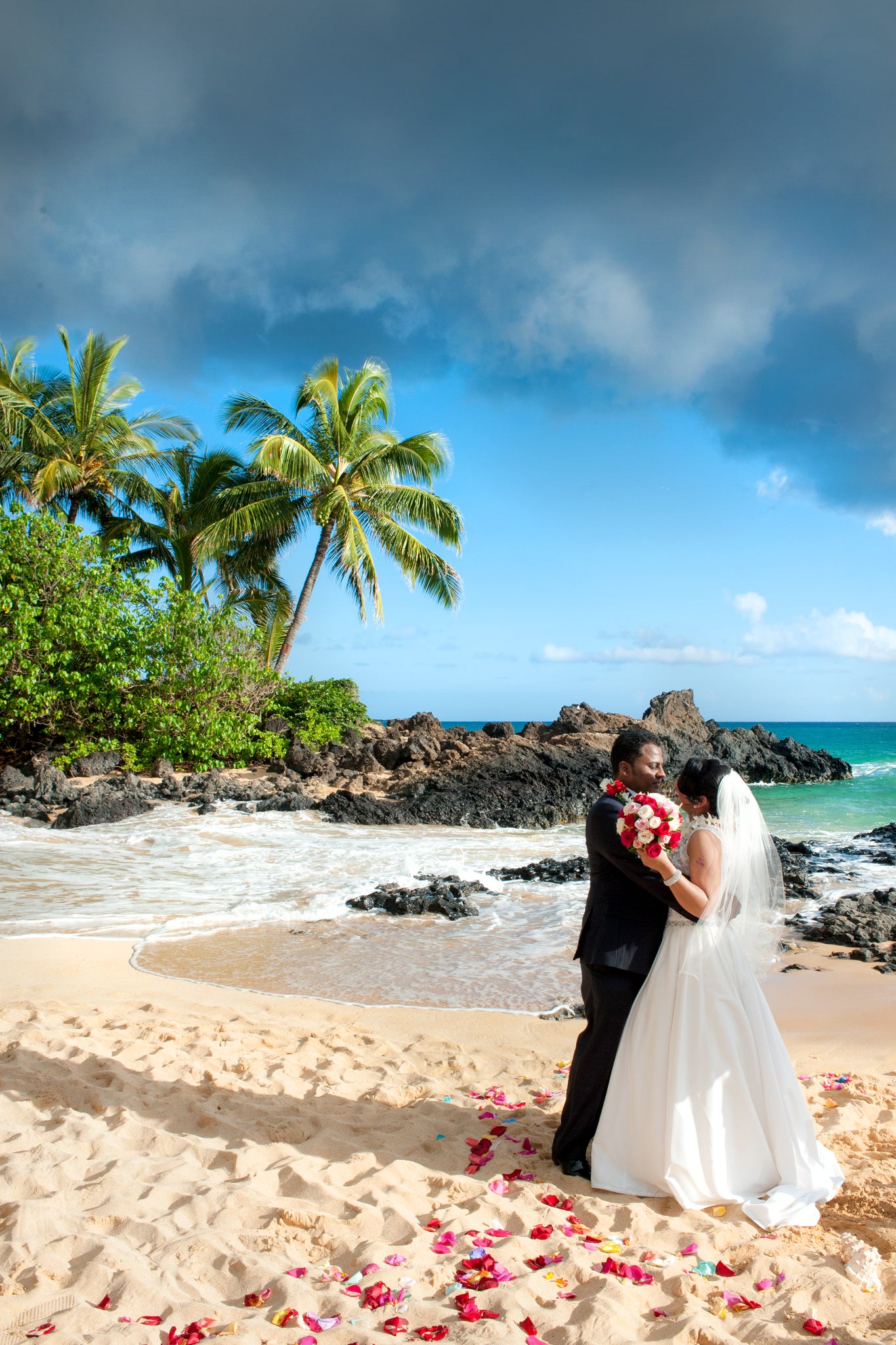 Bride and Groom marry in Maui, Hawaii