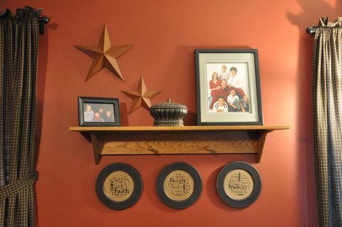 Plates and stars wall arrangment