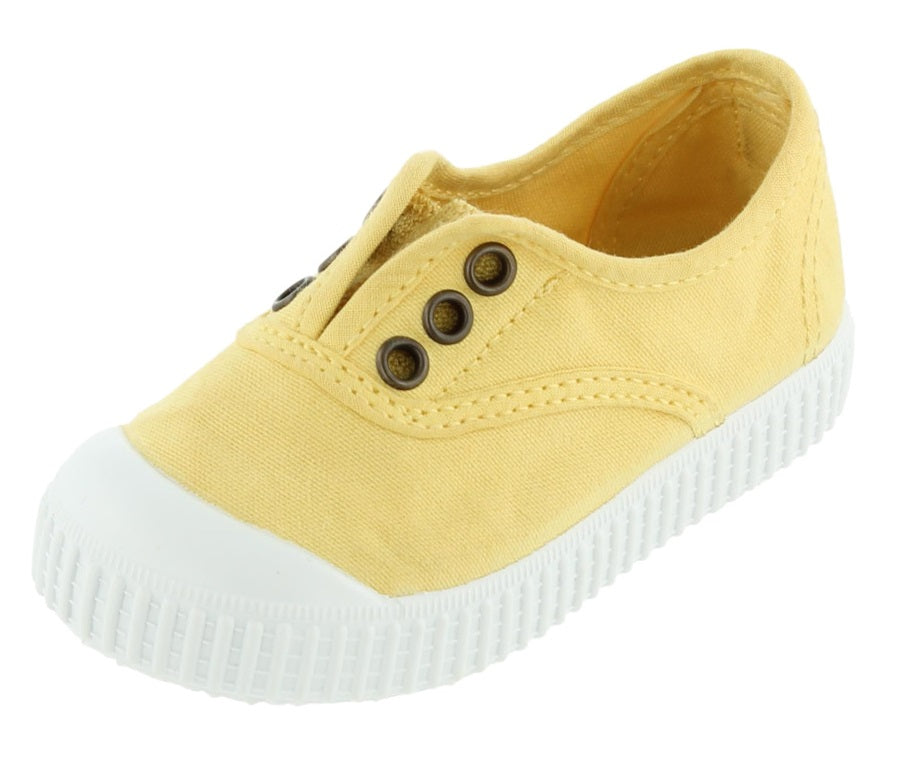 girls slip on canvas shoes