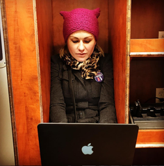 Anna Paquin wearing a knitted pussy hat