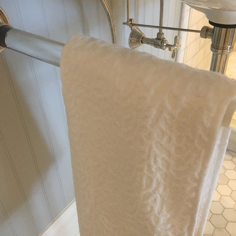 Affina white bath towels