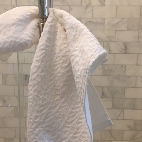 Affina white bath towels