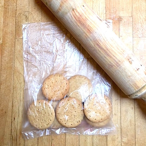 Banoffee pie recipe - crush biscuits
