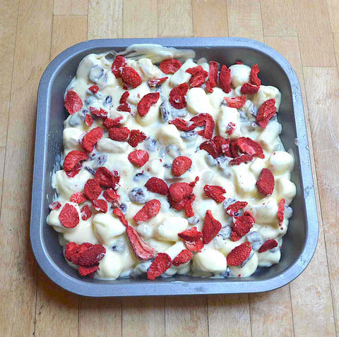 Berry Bliss white chocolate, strawberry and marshmallow bar recipe