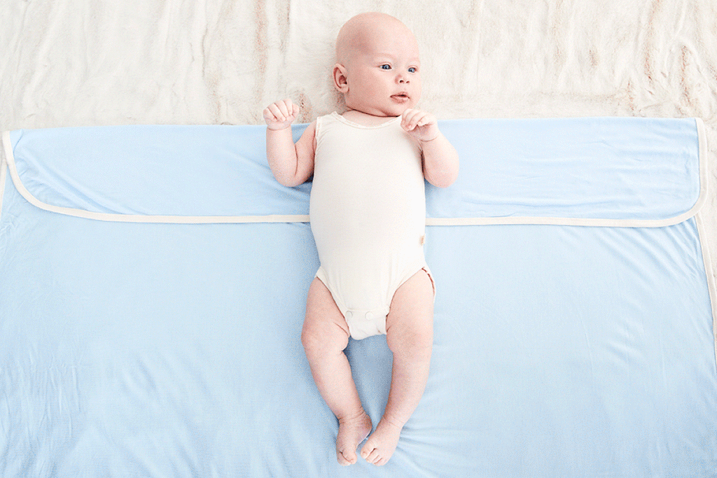 how to swaddle baby with muslin wraps