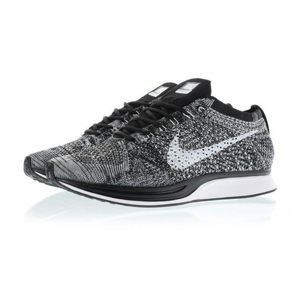 nike flyknit racer oreo 2.0