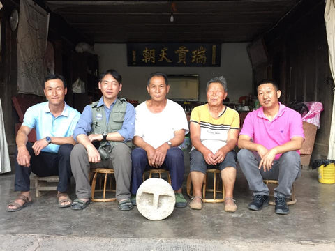 Mr Chen Huai Yuan (2nd from left) and Che Sun Hao owner Mr Che Zhi Xin (3rd from left)