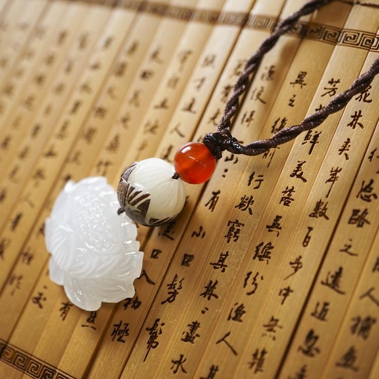 cambioprcaribe White Jade Lotus Flower Necklace