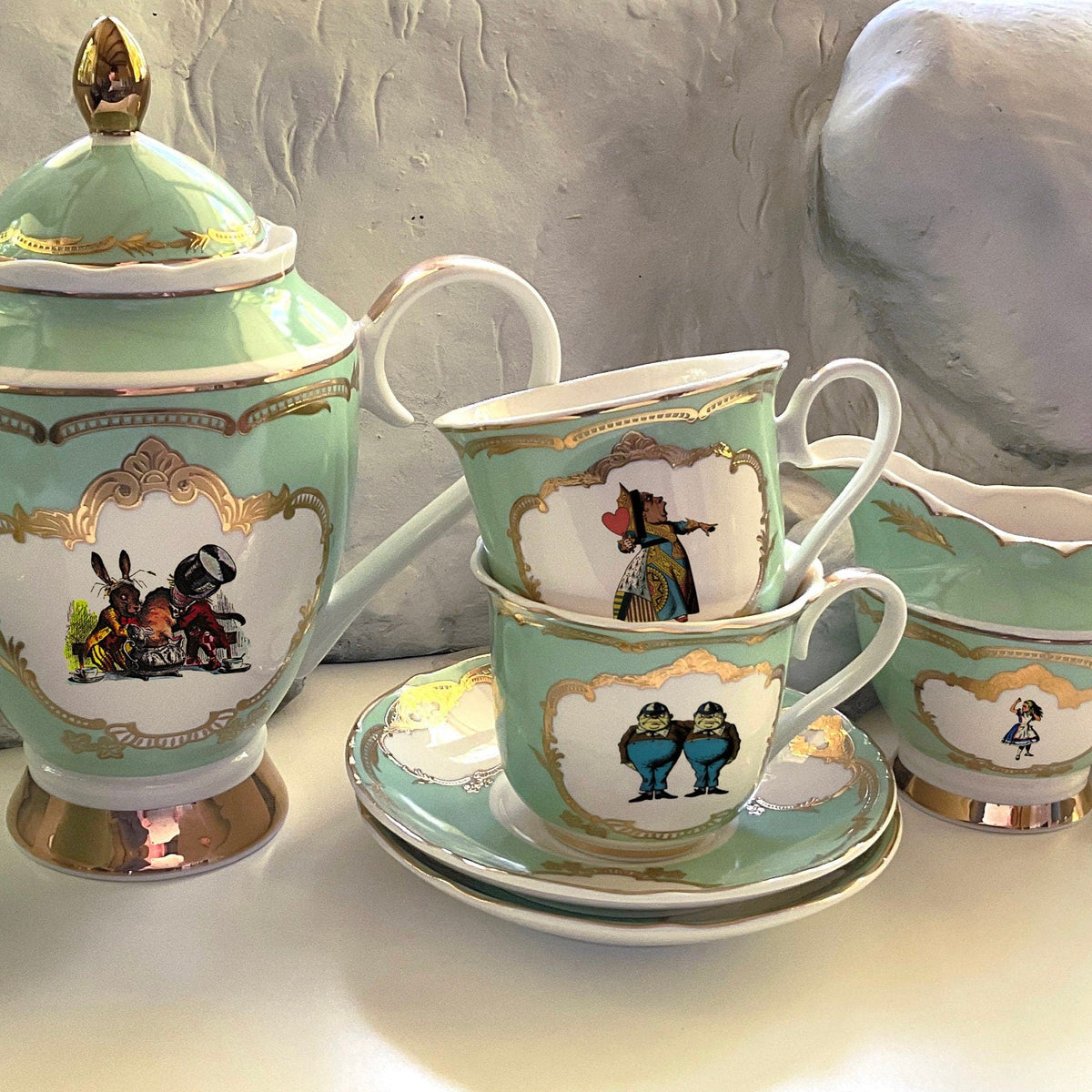 15.5 cm Details about   V&A Alice in Wonderland Stainless Steel Teaspoons Porcelain Handles 