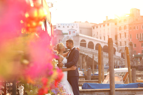 Photo of italian wedding with bride and groom