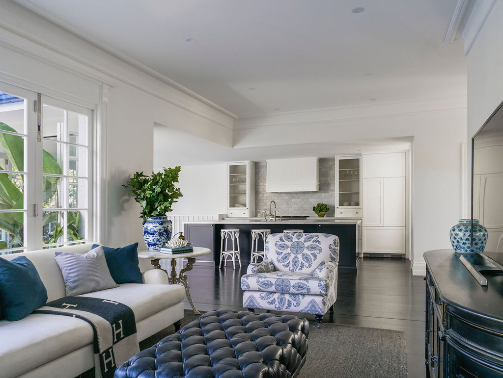 hamptons style living room decorating with blue and white accessories