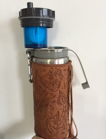 botella-filtro-agua-con-funda-artesanal-vaqueta
