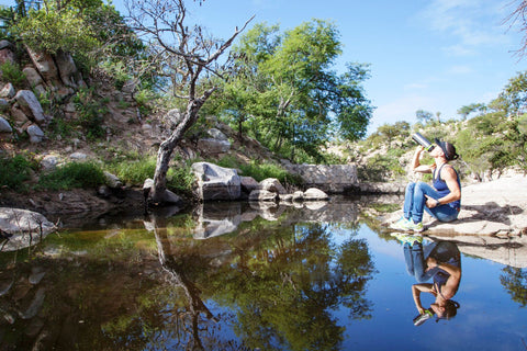 botella-filtro-agua-portatil-ecoturismo-campo