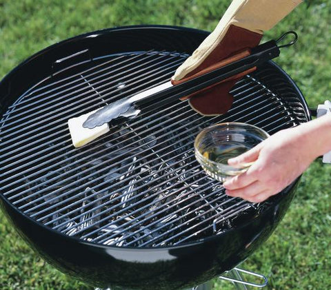 Oiling barbecue grates can pick up loose barbecue bristles