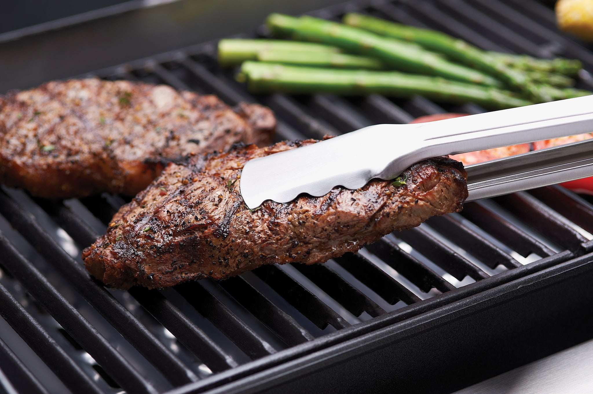 Stainless Steel vs Cast Iron Cooking Grills