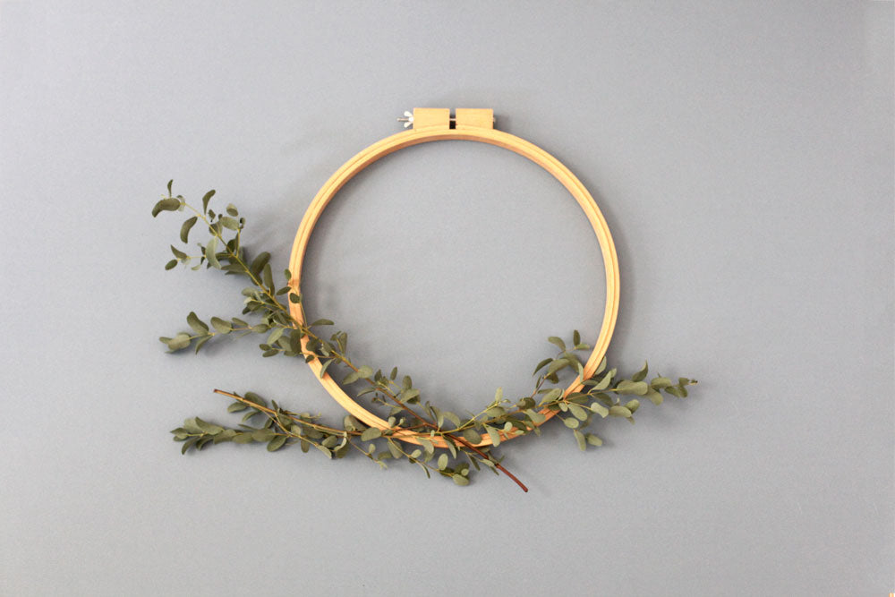 DIY Holiday wreath simple and elegant 