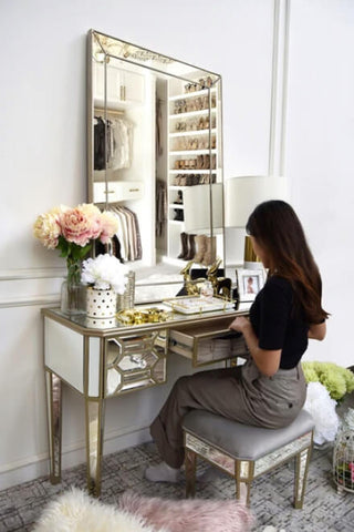 Dressing Table Ideas for Bedrooms of All Sizes