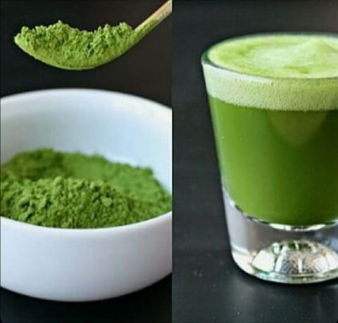 matcha-green-tea-powder-and-glass-of-matcha