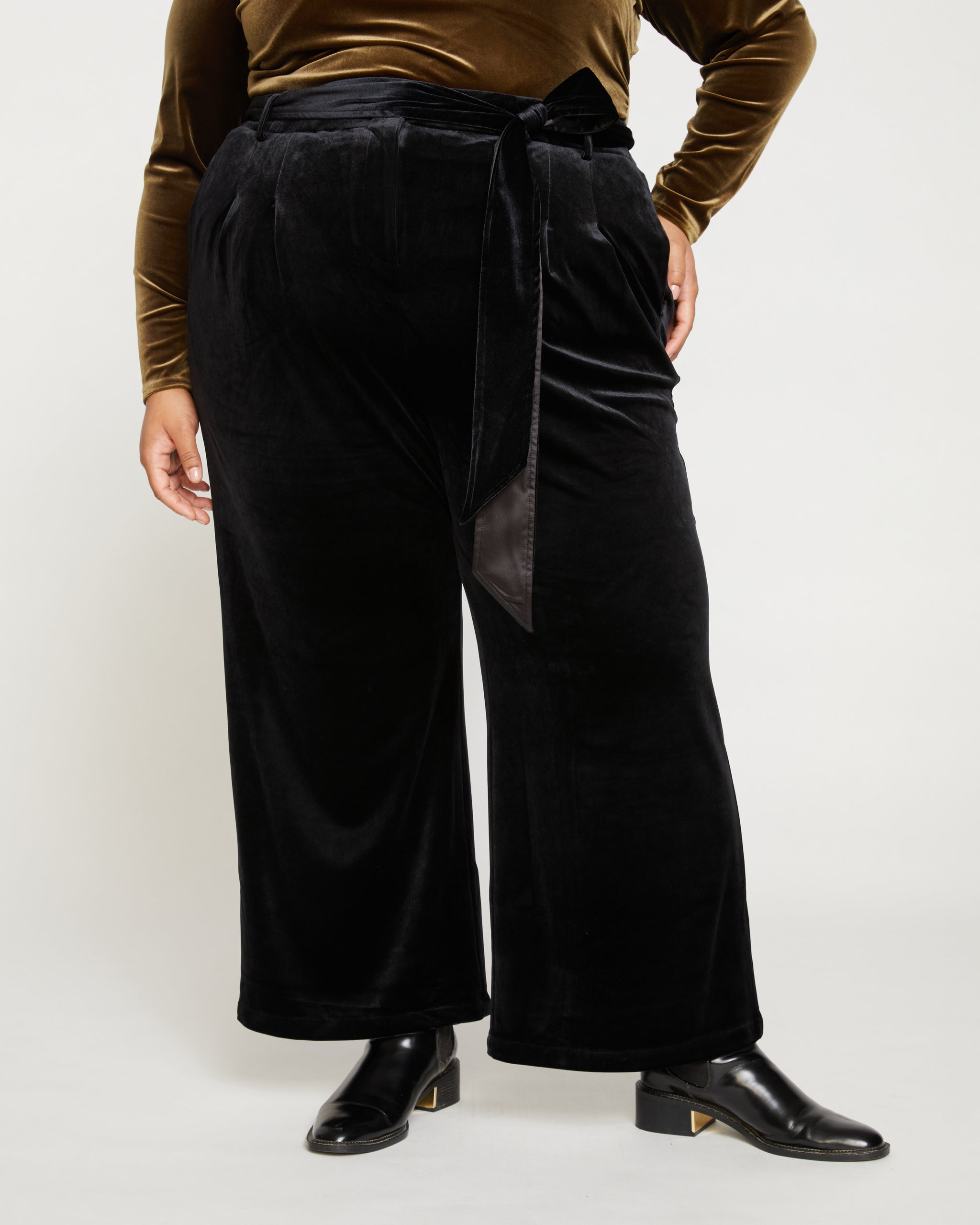 Luxe Belted Velvet Pant - Black