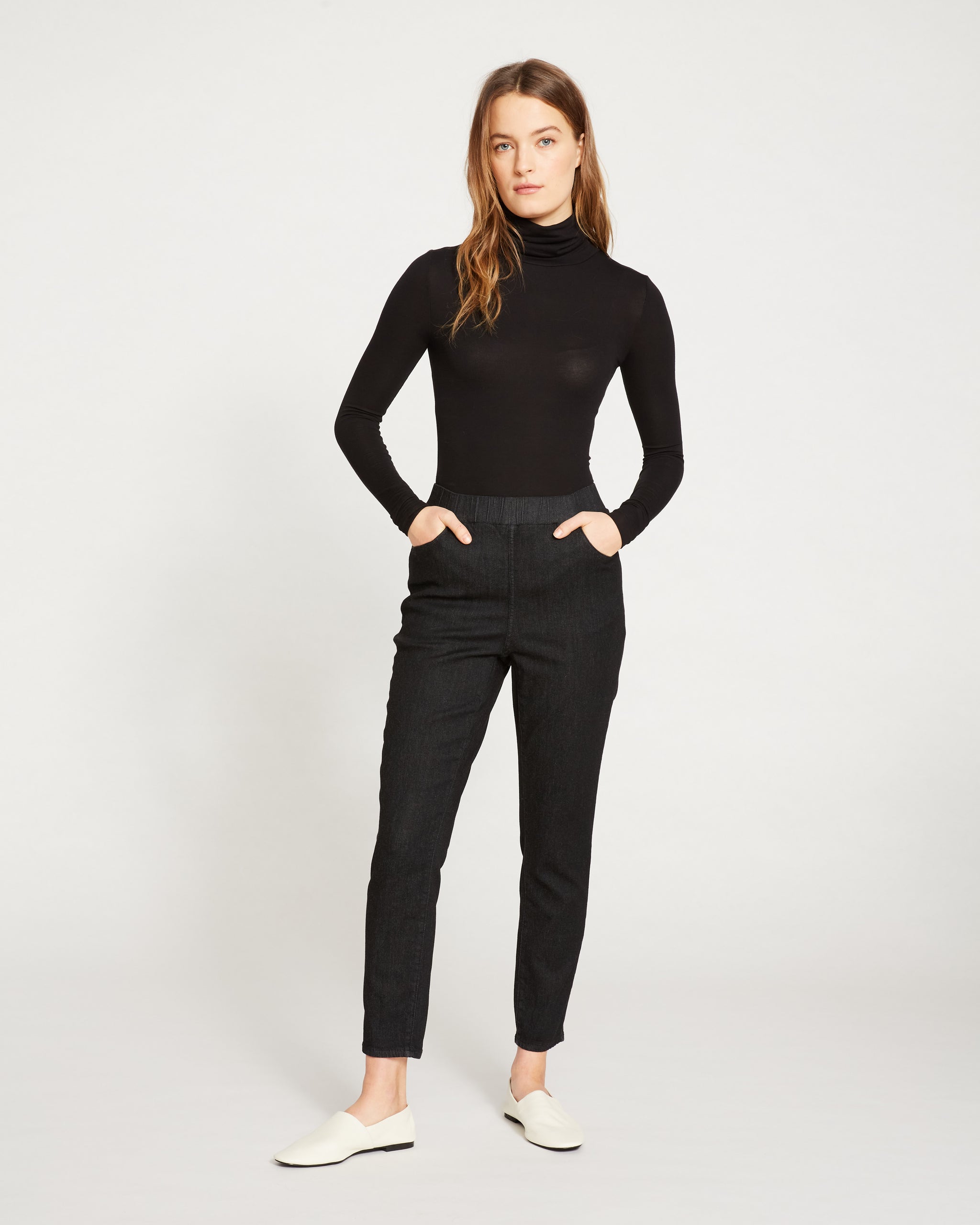 Skinny Leg Pocket Jeggings Black (827BLK)A perfect pair of pants for  comfort and style! These new skinny fit jeggings feature 2 rear pocket and  2 front pockets. Made from a cotton spandex