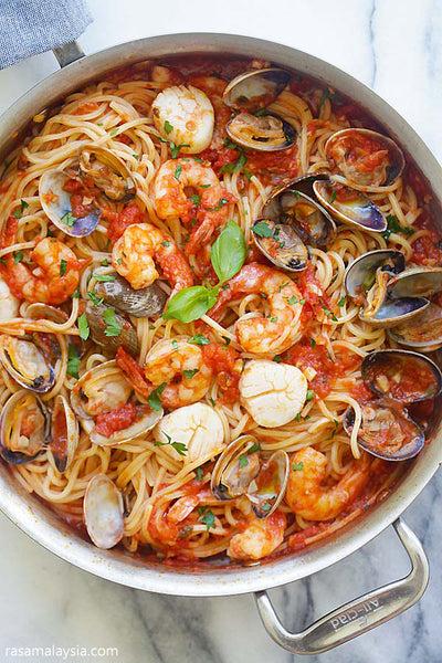 Mediterranean Food - One Pot Seafood Pasta