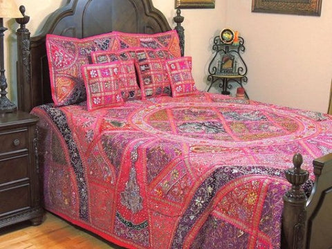Bohemian Bedding and boho chic decor ideas - jaipur handloom - Pink patchwork quilt