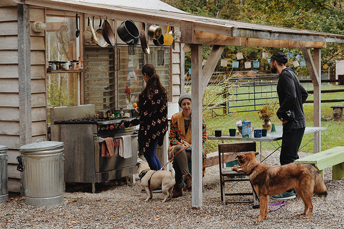 the outlier inn outdoor kitchen - glamping airbnb catskills upstate ny 