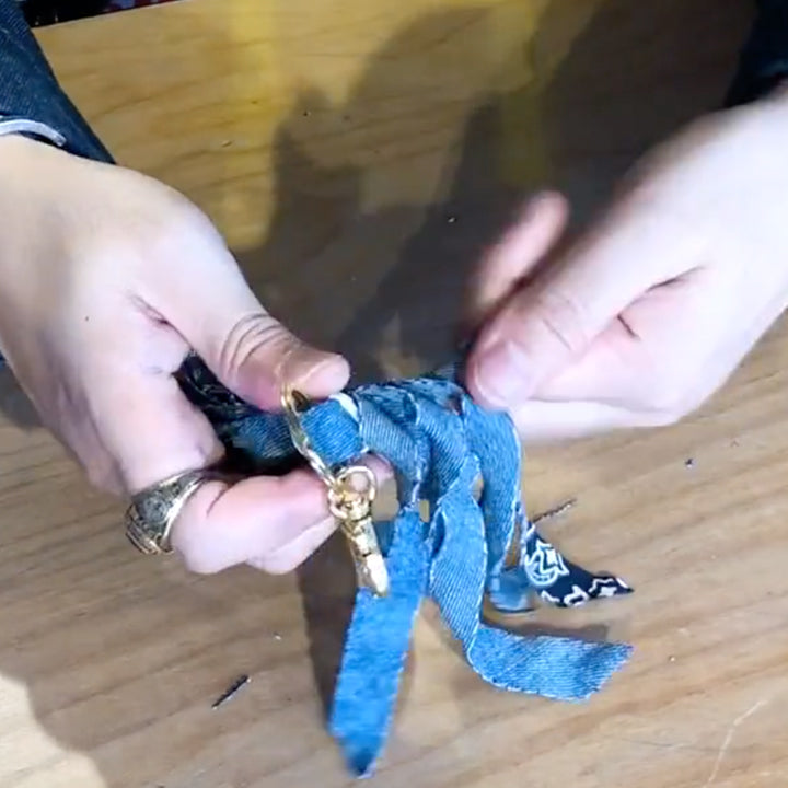 Tie the ribbons together tigthly near the key ring by using string - Levi's Hong Kong