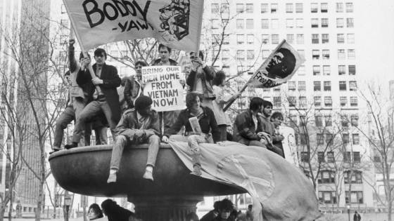 Men Climb Up Fountain to Protest - Levi's Hong Kong