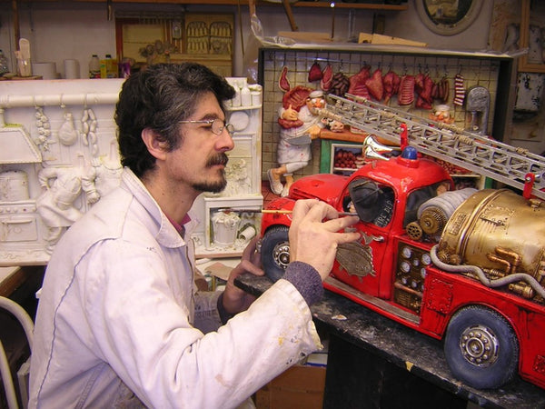 Sculptor Guillermo Forchino at work at his studio
