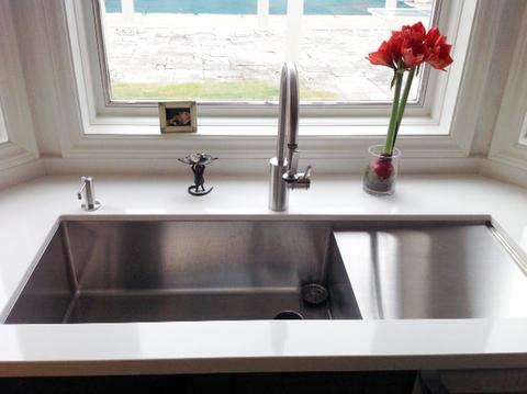 Single bowl drainboard sink