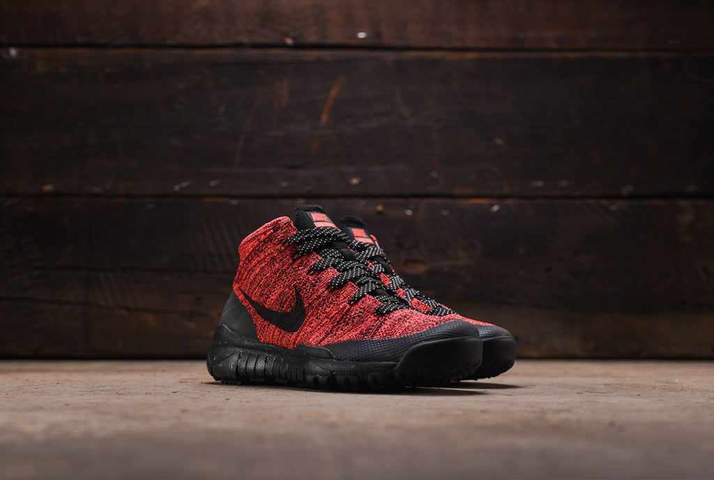 nike flyknit chukka boot