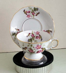 Hummingbird Laurel Style Porcelain Tea Cup and Saucer