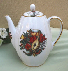 Ribbed Teapot Musical Christmas